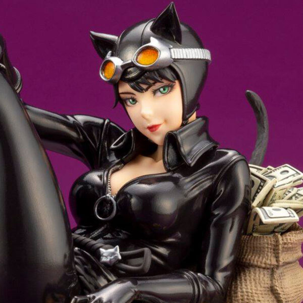 Catwoman Returns Bishoujo Statue by Kotobukiya - DC Comics